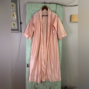 Women’s VTG loungees faux Satin peach Robe
